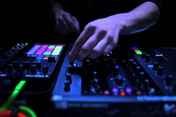 10 ways to get DJ gigs